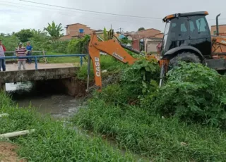 Prefeitura realiza serviço para evitar potenciais danos durante as chuvas em Teixeira de Freitas