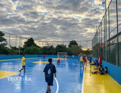 Prefeitura revitaliza quadras dos Residenciais Castelinho I e II em Teixeira de Freitas