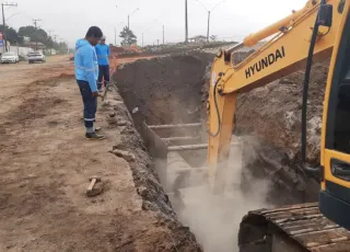 Presença de rochas provoca atrasos no andamento das obras do sistema de macrodrenagem pluvial em Itabatã