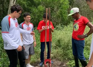 Preservação ambiental: Prefeitura realiza plantio de mudas nativas com estudantes teixeirenses