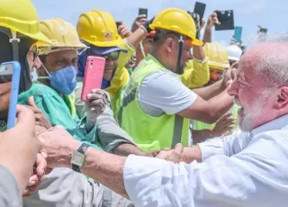 Presidente anuncia salário mínimo de R$ 1.320 a partir de maio e isenção do IR para quem recebe até R$ 2.640