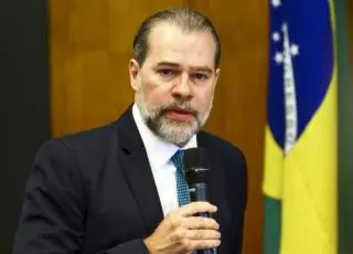 Presidente do STF é internado em Brasília