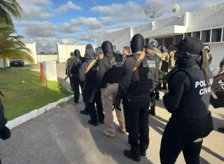 Presos que se passavam por delegados para aplicar golpes via PIX são alvo de operação na Bahia