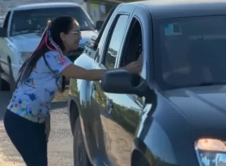 Prevenção nas ruas: Blitz da Saúde distribui kits e orienta foliões em Prado
