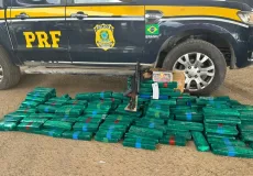 PRF apreende 132 quilos de drogas e fuzil durante fiscalização na BR-116, em Feira de Santana