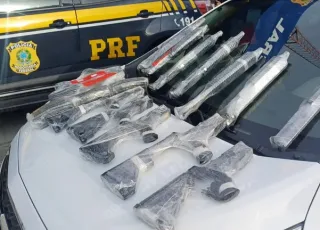 PRF apreende arsenal com sete fuzis e 12 carregadores em Teresópolis; Armas iriam para Porto Seguro