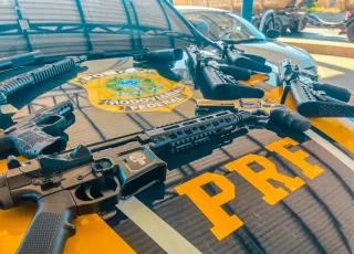 PRF apreende arsenal de armas em veículo durante fiscalização em Barreiras