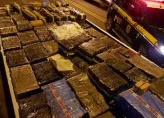 PRF apreende em Jequié quase duas toneladas de maconha escondida na carroceria de caminhão