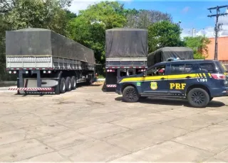 PRF apreende em Teixeira de Freitas carretas com carga irregular de camarão e chapas de granito