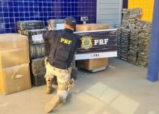PRF apreende mais de 1 tonelada de maconha e prende batedores na BR 242
