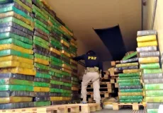 PRF apreende mais de duas toneladas de maconha em fundo falso de caminhão na Bahia
