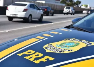 PRF apreende mais de R$ 1 milhão escondidos em carro abordado em MG