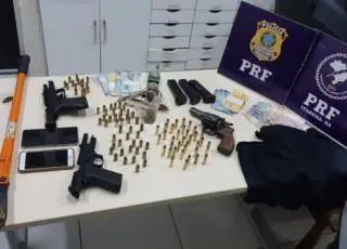 PRF apreende pistolas, revólver e farta quantidade de munição de grosso calibre na BR 101