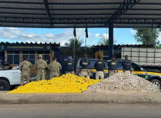 PRF apreende quase meia tonelada de cocaína após fuga de motorista, na Bahia