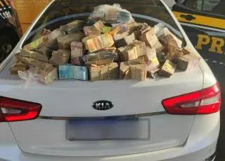PRF apreende R$ 1,26 milhão em espécie com casal na BR-277, em Cascavel