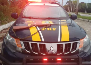 PRF cumpre mandado de prisão e apreende arma e munições em Teixeira de Freitas (BA)
