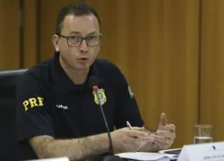 PRF detém 2.924 pessoas e apreende armas e drogas na Operação Lábaro