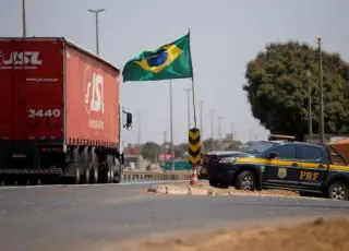 PRF libera 35 pontos de bloqueio de caminhoneiros