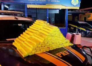 PRF prende em Jequié passageira de ônibus com 100 quilos de maconha escondida na bagagem
