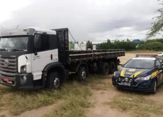 PRF recupera caminhão roubado em São Paulo
