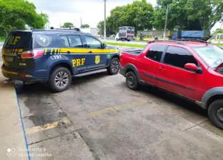 PRF recupera caminhonete roubada em Eunápolis