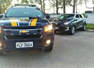 PRF recupera carro roubado e prende motorista por uso de documento falso e receptação