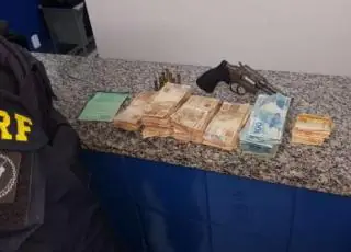 PRF recupera dinheiro roubado de Agência dos Correios em Jaguarari