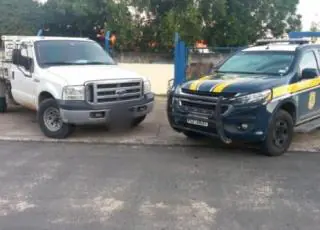 PRF recupera em Caravelas caminhão Ford furtado hora antes no estado do ES