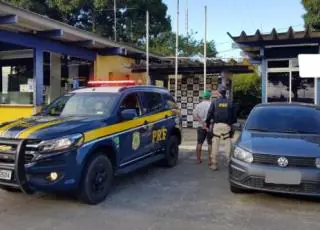 PRF recupera em Eunápolis veículo furtado de locadora