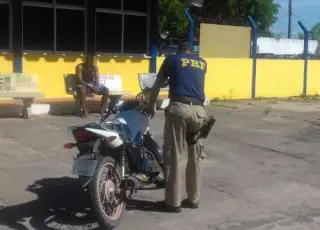 PRF recupera em Teixeira de Freitas motocicleta roubada em Vila Velha/ES