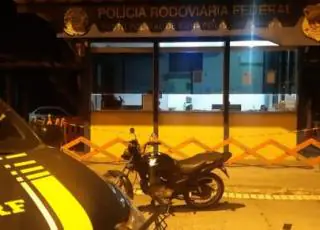 PRF recupera motocicleta furtada e prende condutor por receptação