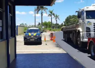 PRF recupera na BR 101 em Nova Viçosa, caminhão furtado em Conceição da Barra