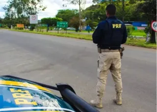 PRF recupera veículo roubado na cidade de Porto Seguro