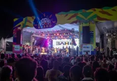 Primeira noite do Réveillon em Prado atrai multidão e tem show animado de É o Tchan