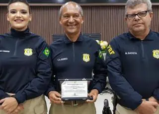 Primeiro Policial Rodoviário Federal de Teixeira de Freitas  é homenageado e recebe honraria da Câmara Municipal