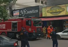 Princípio de incêndio mobiliza Bombeiros e causa alvoroço no Centro de Teixeira de Freitas