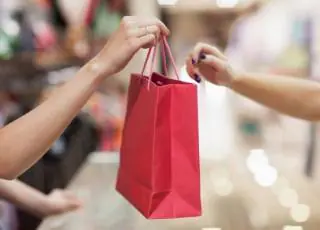 Procon-BA orienta consumidores sobre troca de presentes do Natal