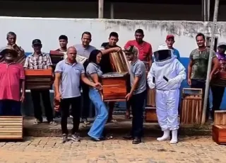 Produtores de mel recebem equipamentos e ganham reforço no campo em Itanhém