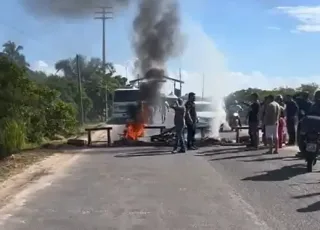 Produtores rurais bloqueiam BA-290 em protesto contra invasões de terras em Prado