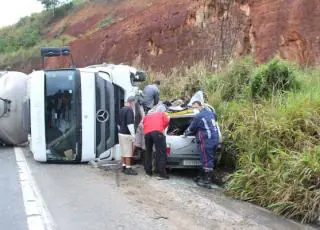 Professor do IFBA fica gravemente ferido em acidente com duas carretas e um carro na BR 101 próximo a Itabela