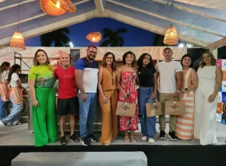 Professor e alunas de Teixeira de Freitas são homenageados pelo Sebrae após destaque em competição nacional de inovação