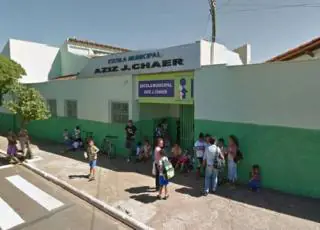 Professora é atacada a facadas por aluna de 13 anos dentro de sala de aula