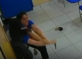 Professora é esfaqueada por aluna dentro de escola