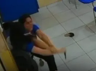 Professora é esfaqueada por aluna dentro de escola