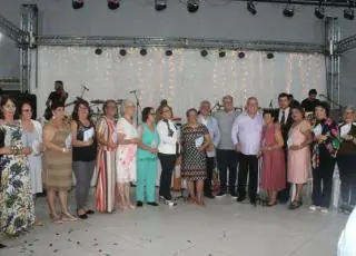Professores da rede pública municipal são homenageados em Teixeira de Freitas