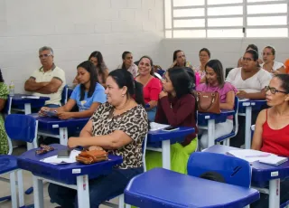  Profissionais da saúde de Teixeira de Freitas participam de palestra sobre a vacina bivalente contra a Covid 19