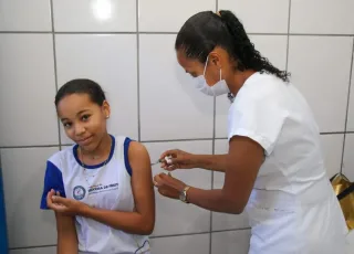 Programa Saúde na Escola vacina estudantes da rede pública contra o HPV, em Teixeira de Freitas