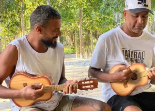 Projeto cultural oferece aulas gratuitas de cavaquinho para jovens de Caraíva