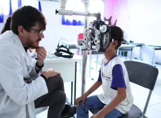 Projeto “De Olho no Futuro” amplia cuidados com a saúde visual de estudantes de Teixeira de Freitas