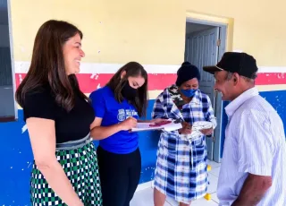 Projeto itinerante da Prefeitura de Medeiros Neto atende moradores da Agrovila Panorama